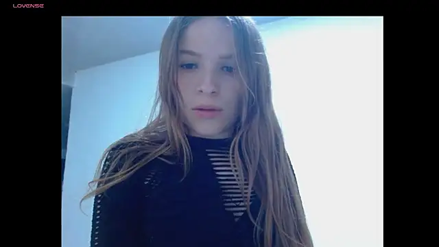 Snapshot of bambiluly chatting on April 20, 12:02 am bambiluly online show from April 20, 12:02 am