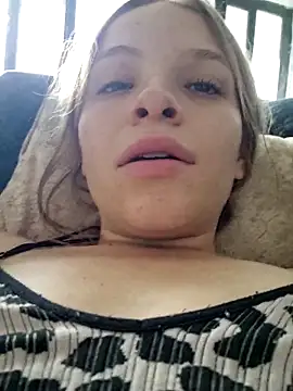 bambiluly online show from November 11, 8:14 pm