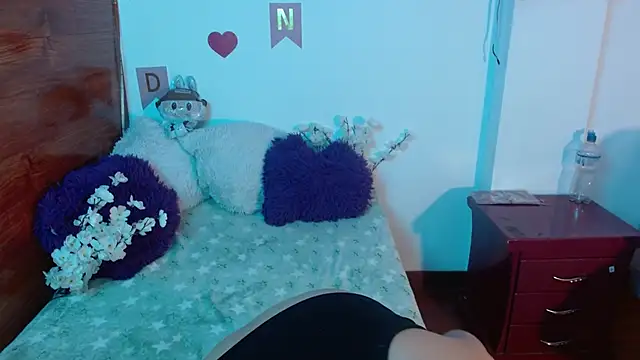 Snapshot of petite_coral chatting on December 1, 3:29 am petite coral online show from December 1, 3:29 am