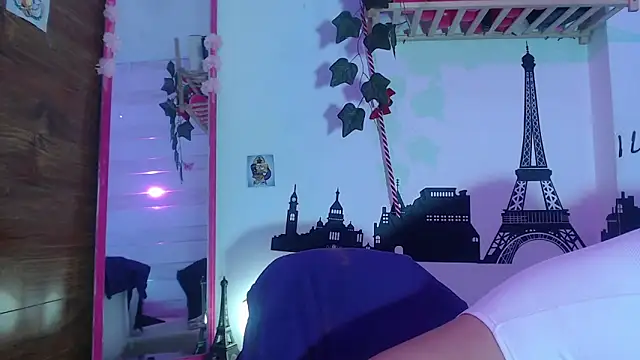 petite coral online show from May 30, 2:51 am