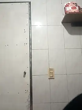 petite coral online show from December 18, 2:05 am