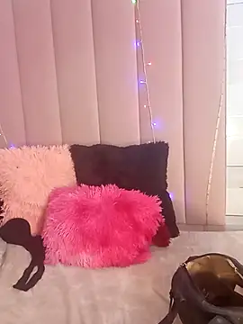 petite coral online show from February 6, 3:35 am