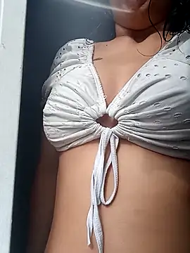 petite coral online show from February 12, 8:30 pm