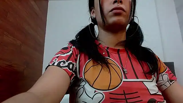 Snapshot of petite_coral chatting on October 22, 7:35 pm petite coral online show from October 22, 7:35 pm