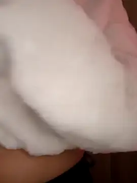 petite coral online show from February 8, 5:16 am