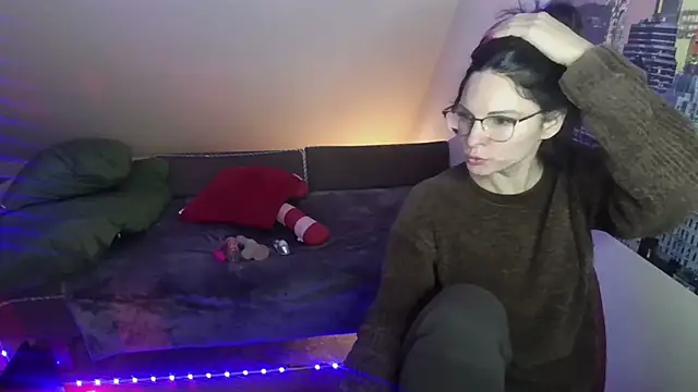 kinkysarahx online show from February 3, 6:24 pm