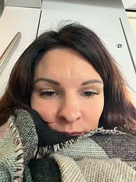 kinkysarahx online show from February 7, 11:29 am