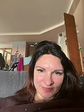 kinkysarahx online show from April 15, 9:15 am