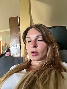 Snapshot of kinkysarahx chatting on May 25, 2:05 pm kinkysarahx online show from May 25, 2:05 pm