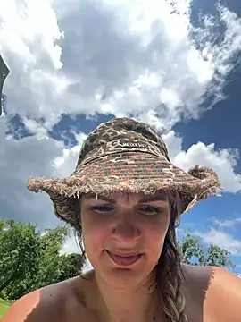 Snapshot of kinkysarahx chatting on July 13, 11:31 am kinkysarahx online show from July 13, 11:31 am