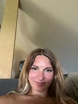 Snapshot of kinkysarahx chatting on June 18, 1:49 pm kinkysarahx online show from June 18, 1:49 pm