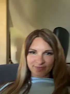 Snapshot of kinkysarahx chatting on June 15, 5:23 pm kinkysarahx online show from June 15, 5:23 pm