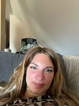 Snapshot of kinkysarahx chatting on July 12, 9:43 am kinkysarahx online show from July 12, 9:43 am