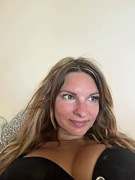 Snapshot of kinkysarahx chatting on June 30, 10:15 am kinkysarahx online show from June 30, 10:15 am