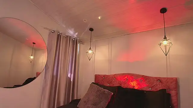 ivy bonnie online show from December 16, 1:59 pm