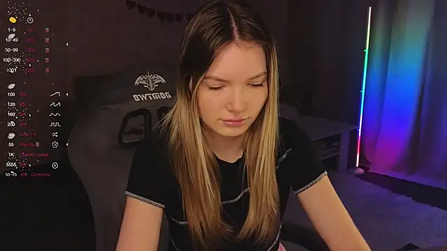 EvelynSin online show from December 4, 8:57 am