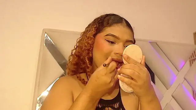 Snapshot of miel_alisha chatting on July 4, 1:12 am miel alisha online show from July 4, 1:12 am