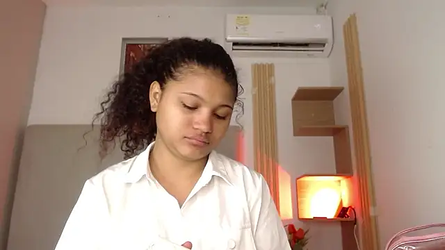 miel alisha online show from February 5, 11:50 am