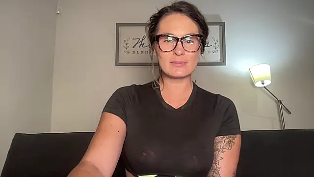 Snapshot of Mandyrheaa chatting on October 30, 1:15 am Mandyrheaa online show from October 30, 1:15 am