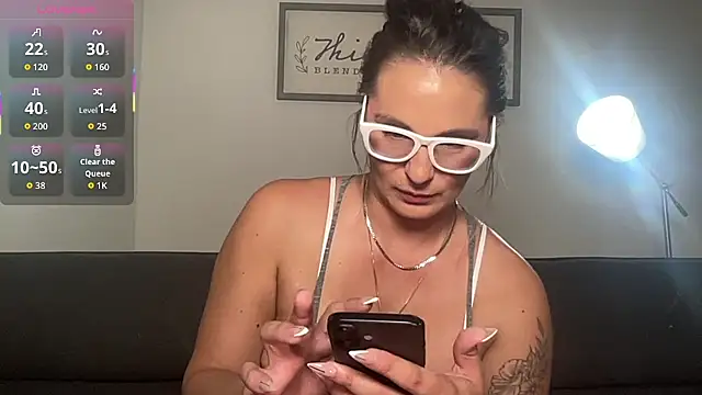 Snapshot of Mandyrheaa chatting on November 25, 2:23 am Mandyrheaa online show from November 25, 2:23 am