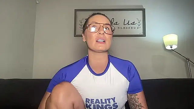 Snapshot of Mandyrheaa chatting on October 31, 1:13 am Mandyrheaa online show from October 31, 1:13 am