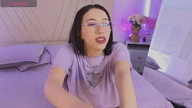 Snapshot of GabbieHill chatting on November 15, 8:35 pm GabbieHill online show from November 15, 8:35 pm