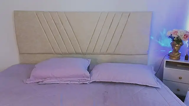 Snapshot of GabbieHill chatting on November 18, 9:18 pm GabbieHill online show from November 18, 9:18 pm