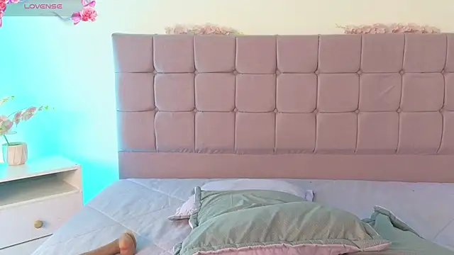 Snapshot of GabbieHill chatting on December 13, 9:10 pm GabbieHill online show from December 13, 9:10 pm