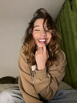 Snapshot of MiaaCute- chatting on May 19, 11:01 pm MiaaCute- online show from May 19, 11:01 pm