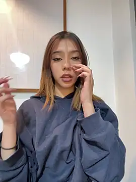 Snapshot of MiaaCute- chatting on May 5, 8:56 pm MiaaCute- online show from May 5, 8:56 pm
