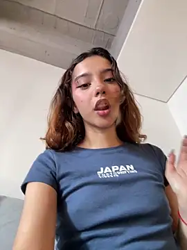 Snapshot of MiaaCute- chatting on May 20, 9:23 pm MiaaCute- online show from May 20, 9:23 pm