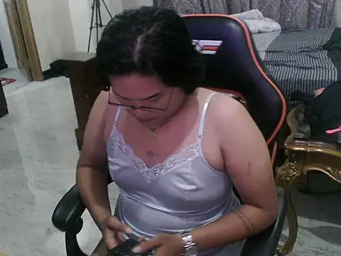 Snapshot of Zoe_fenlon chatting on October 29, 3:44 pm Zoe fenlon online show from October 29, 3:44 pm