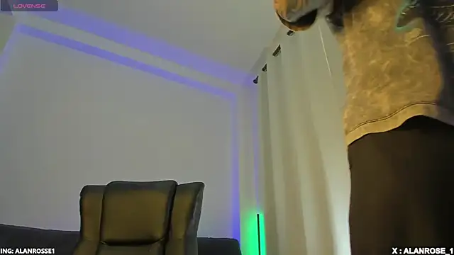 AlanRose01 online show from October 31, 7:21 pm