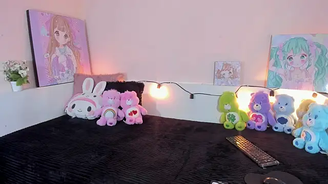 Strawberry Kitty  online show from January 9, 4:30 am