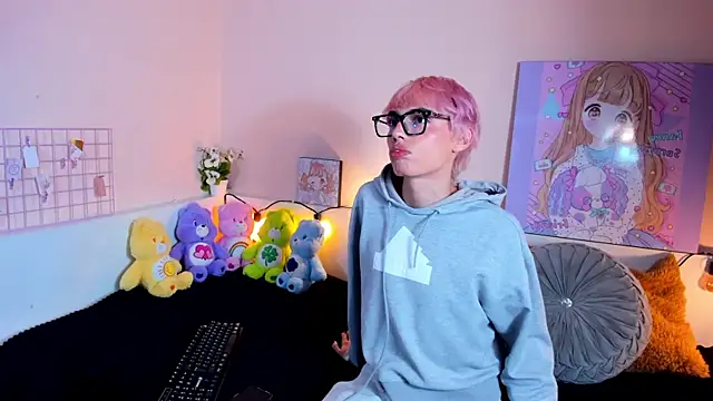Strawberry Kitty  online show from October 19, 4:04 am