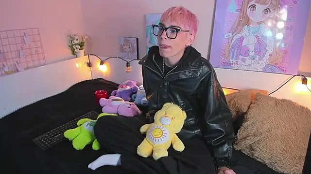 Strawberry Kitty  online show from October 31, 3:47 am