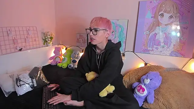 Strawberry Kitty  online show from November 6, 10:47 pm