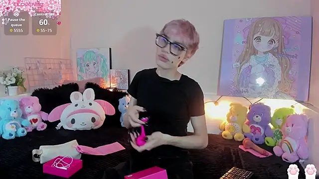 Strawberry Kitty  online show from December 20, 4:37 am