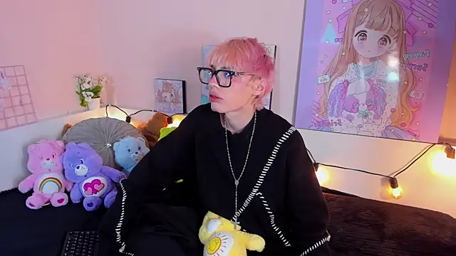 Strawberry Kitty  online show from October 27, 3:40 am