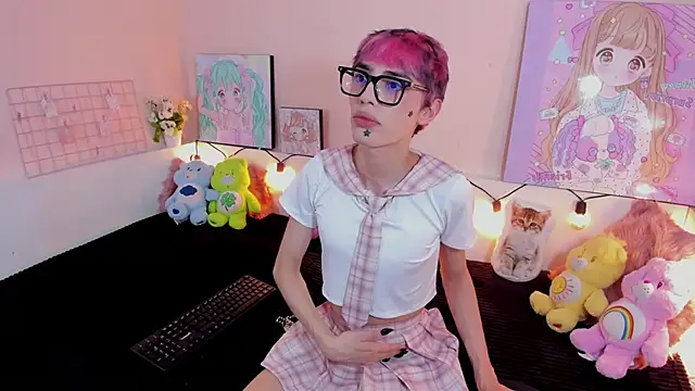 Strawberry Kitty  online show from November 23, 4:11 am