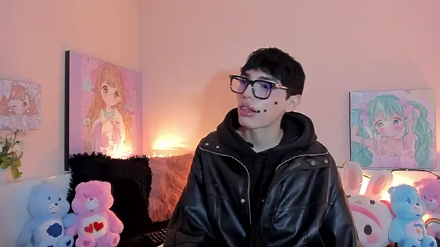 Strawberry Kitty  online show from February 7, 4:20 am