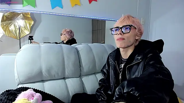 Strawberry Kitty  online show from October 28, 2:05 pm