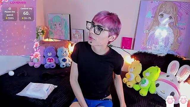 Strawberry Kitty  online show from November 28, 4:12 am