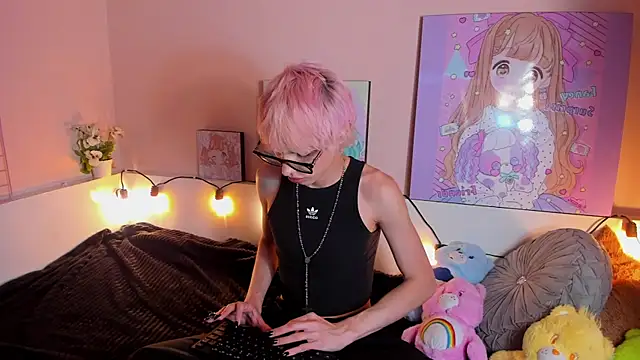 Strawberry Kitty  online show from October 29, 1:43 pm