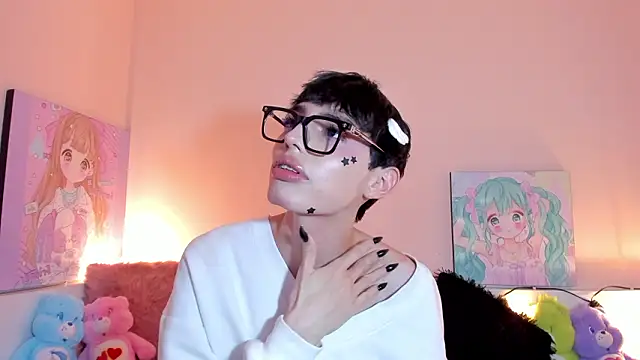 Strawberry Kitty  online show from February 9, 1:42 pm