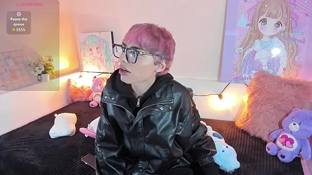 Strawberry Kitty  online show from December 5, 4:22 am