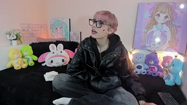 Strawberry Kitty  online show from December 21, 4:14 am