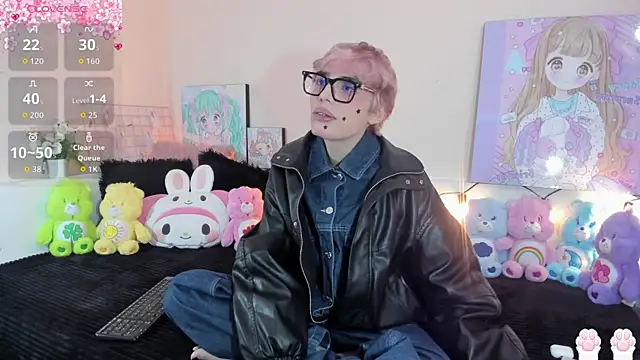 Strawberry Kitty  online show from December 22, 3:50 am