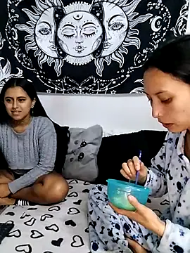 emily n abby online show from June 1, 1:33 pm