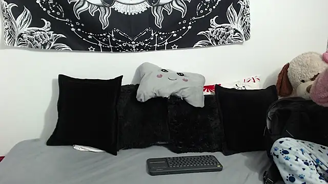 Snapshot of emily_n_abby chatting on November 12, 12:20 pm emily n abby online show from November 12, 12:20 pm